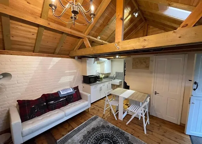 Muntjac Lodge, A Cabin In Heart Of Chorleywood