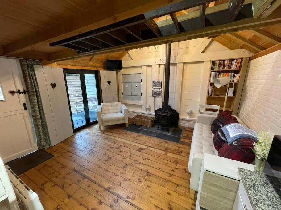 Muntjac Lodge, A In Heart Of * Chorleywood
