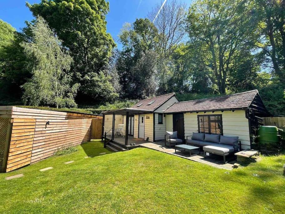 Muntjac Lodge, A In Heart Of * Chorleywood